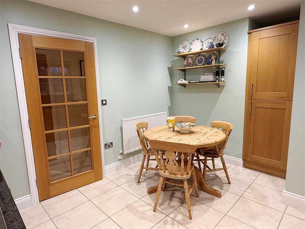 Additional image 7 of 3 bed flat for saleEnborne Gate, Newbury RG14