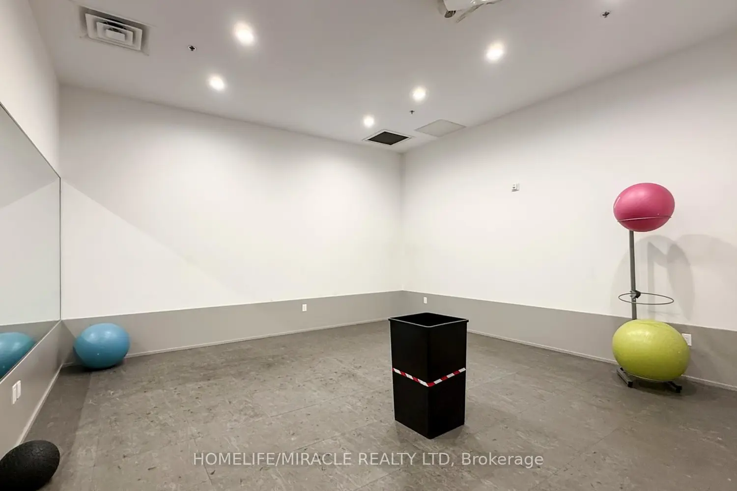 Additional image 18 of 560 North Service Road 607