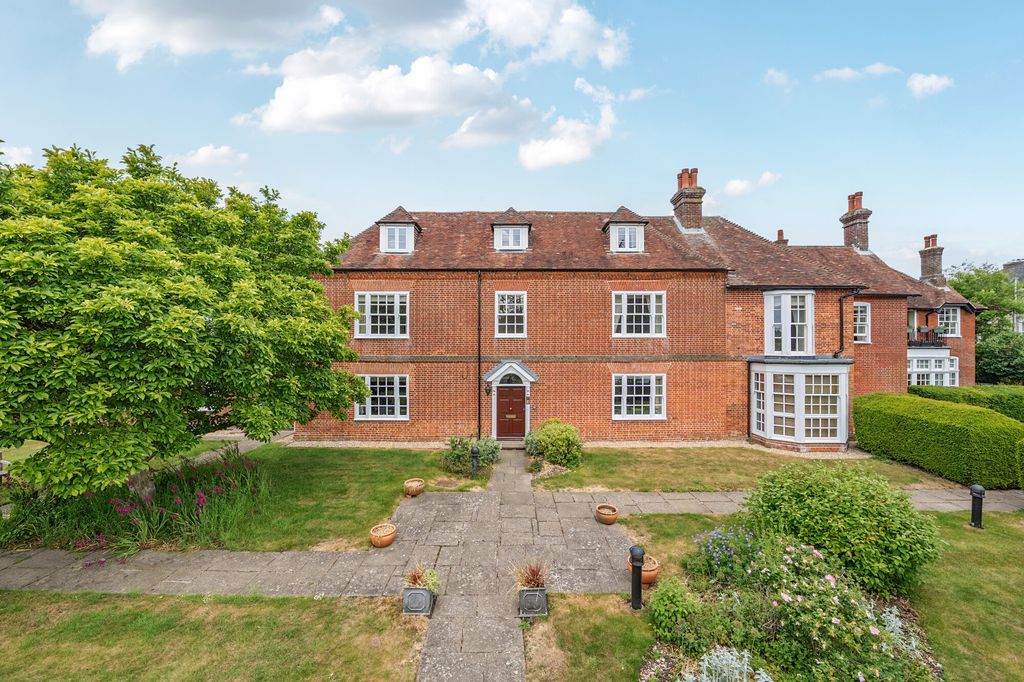 3 bed flat for saleHarcourt Manor, Salisbury SP2