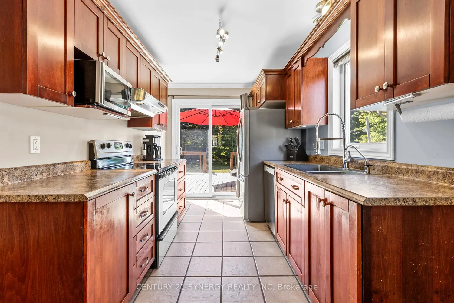 204 Ottawa Street photo 5