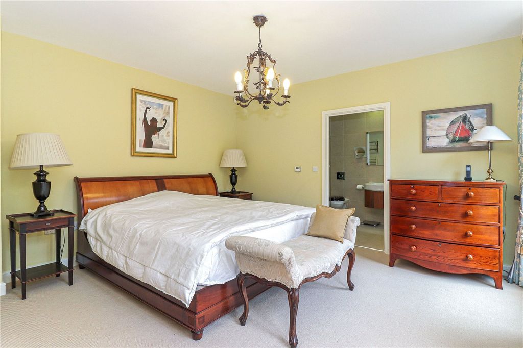 Additional image 6 of 2 bed flat for saleCliveden Gages, Taplow, Buckinghamshire SL6