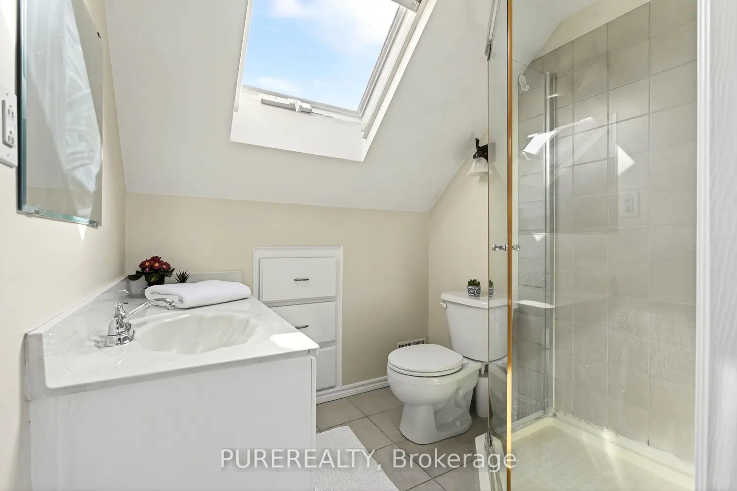 Additional image 12 of 2067 Maplewood Drive