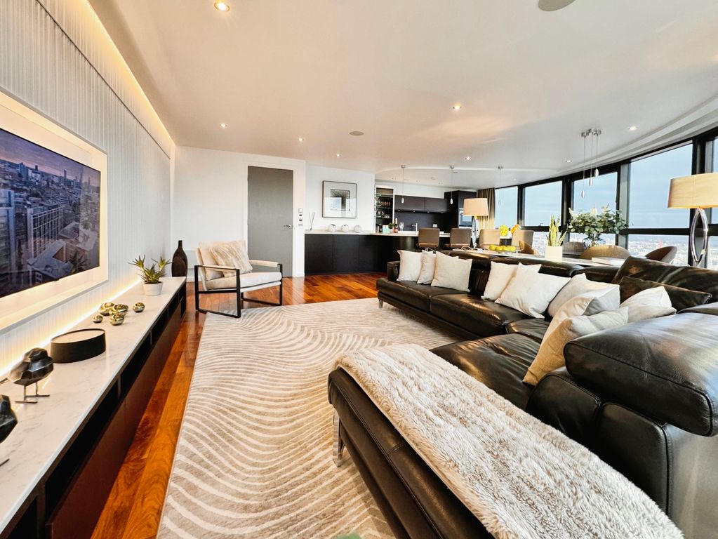 2 bed penthouse for salePenthouse Apartment, Bridgewater Place LS11