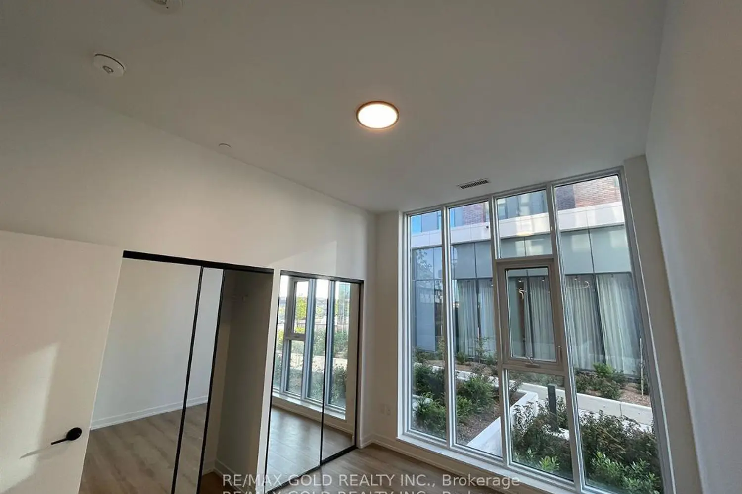 Additional image 11 of 10 Lagerfeld Drive 104