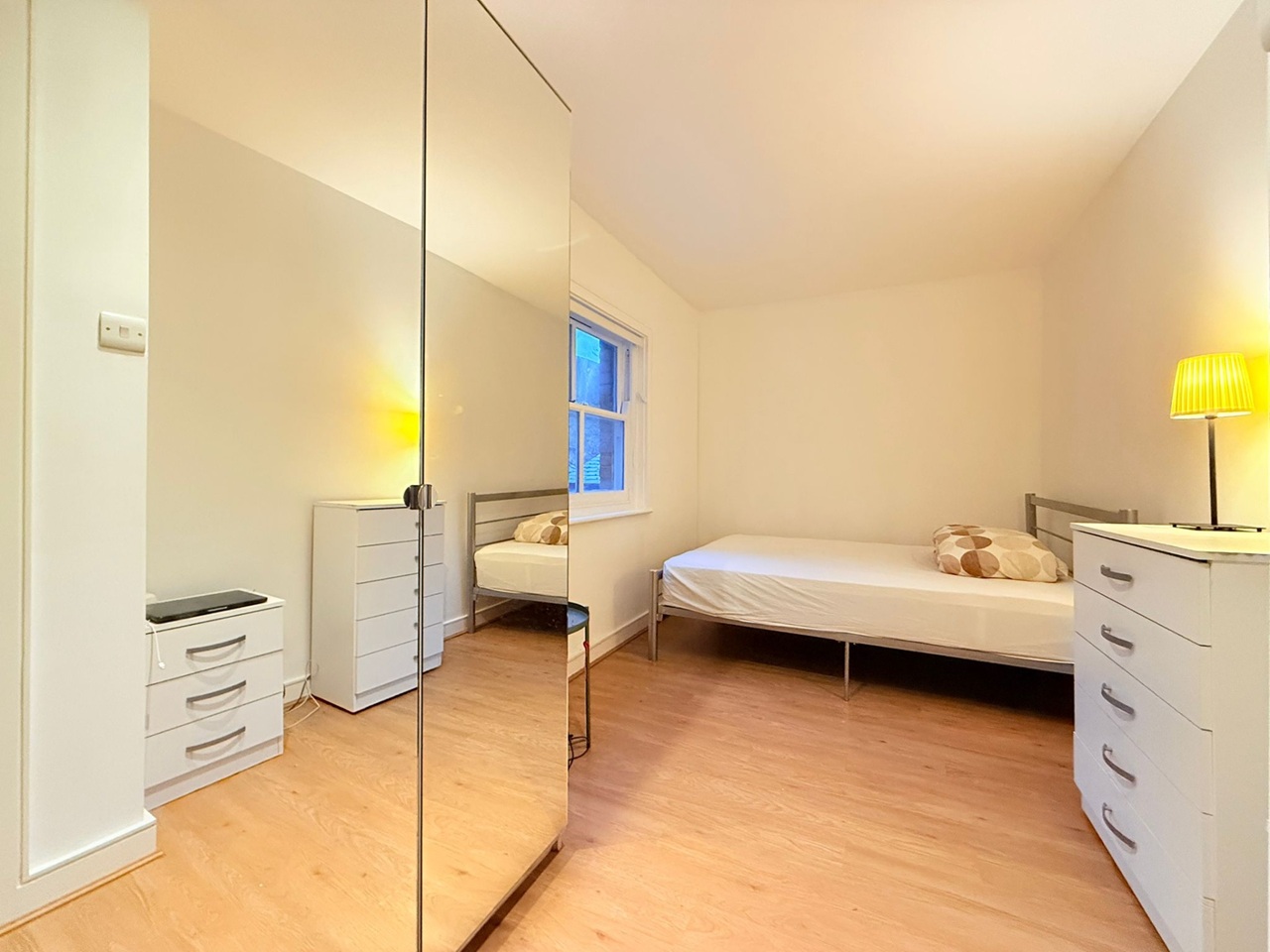 Additional image 4 of 2 Bed Flat, Pembroke Road, W8, N1 7GU