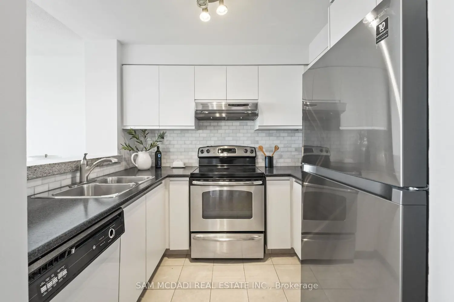 Additional image 4 of 2177 Burnhamthorpe Road 1807