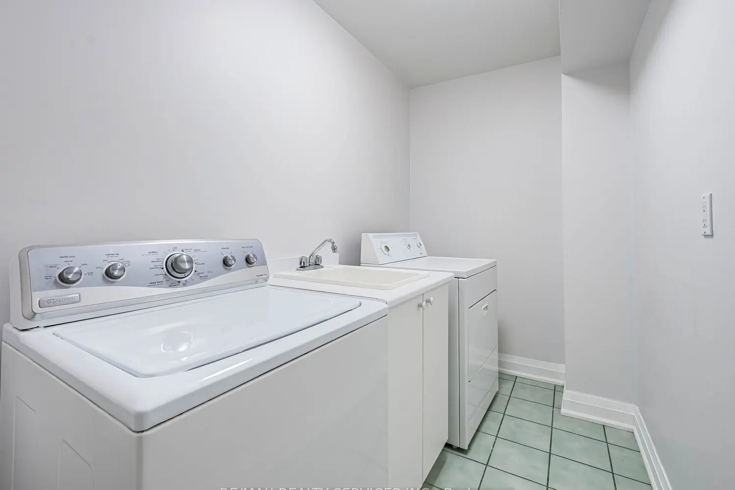 Additional image 10 of 1995 Royal Road 136