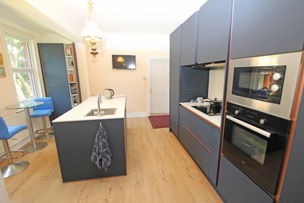 Additional image 11 of 4 bed flat for saleGrassington Road, Eastbourne BN20