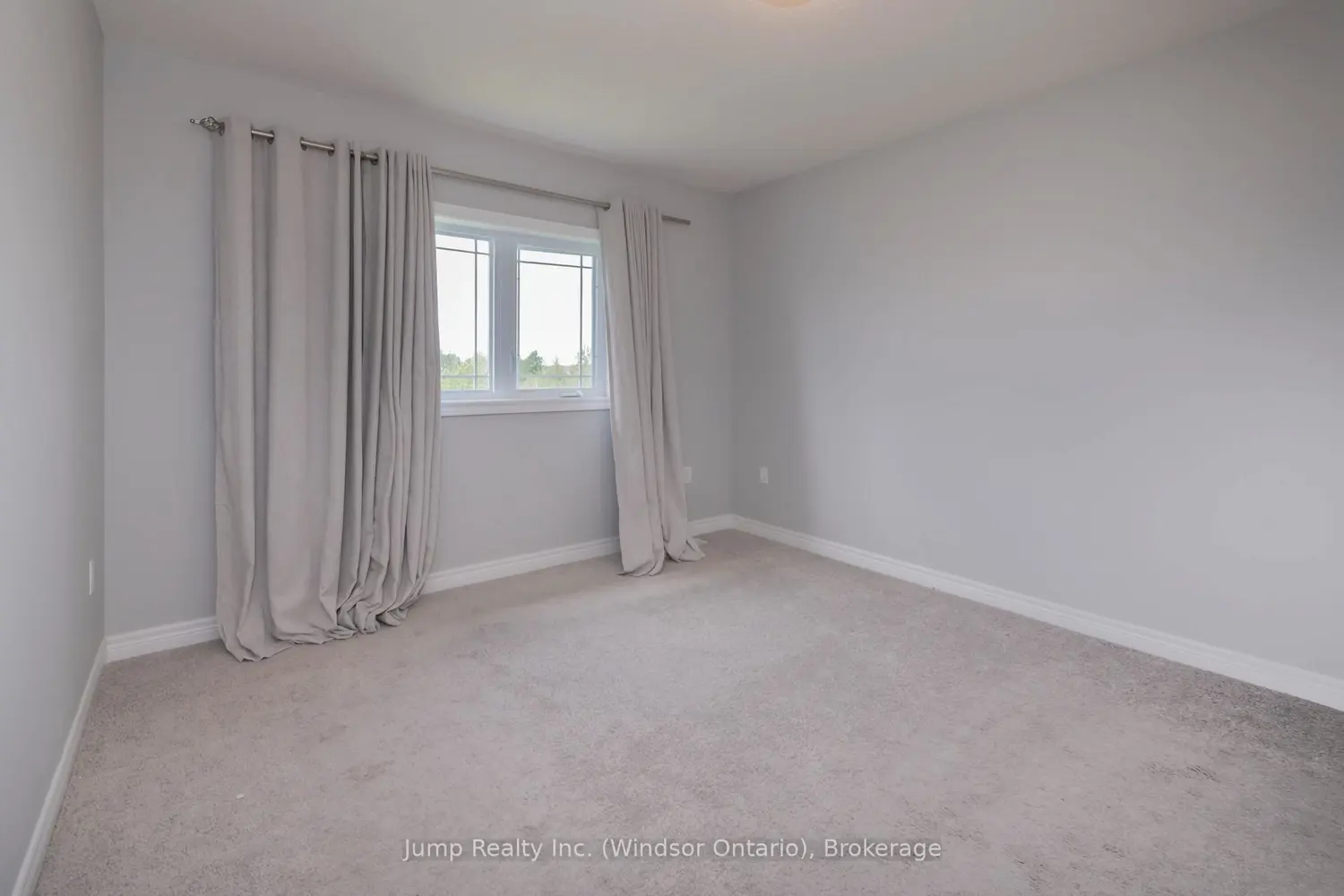 229 Macalister Boulevard photo 5