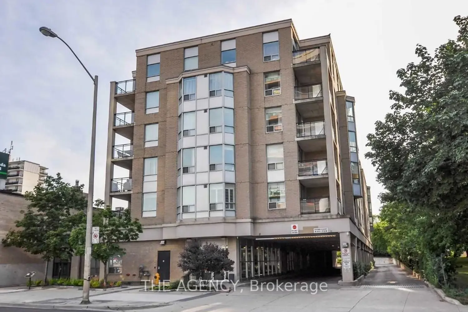 5940 Yonge Street 207