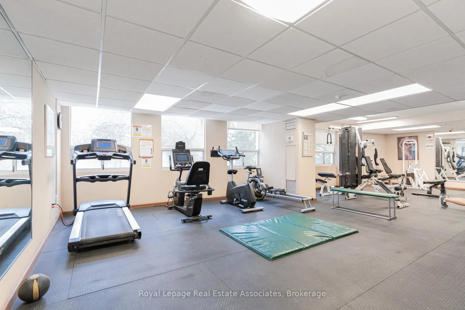 Additional image 19 of 3650 Kaneff Crescent 1006