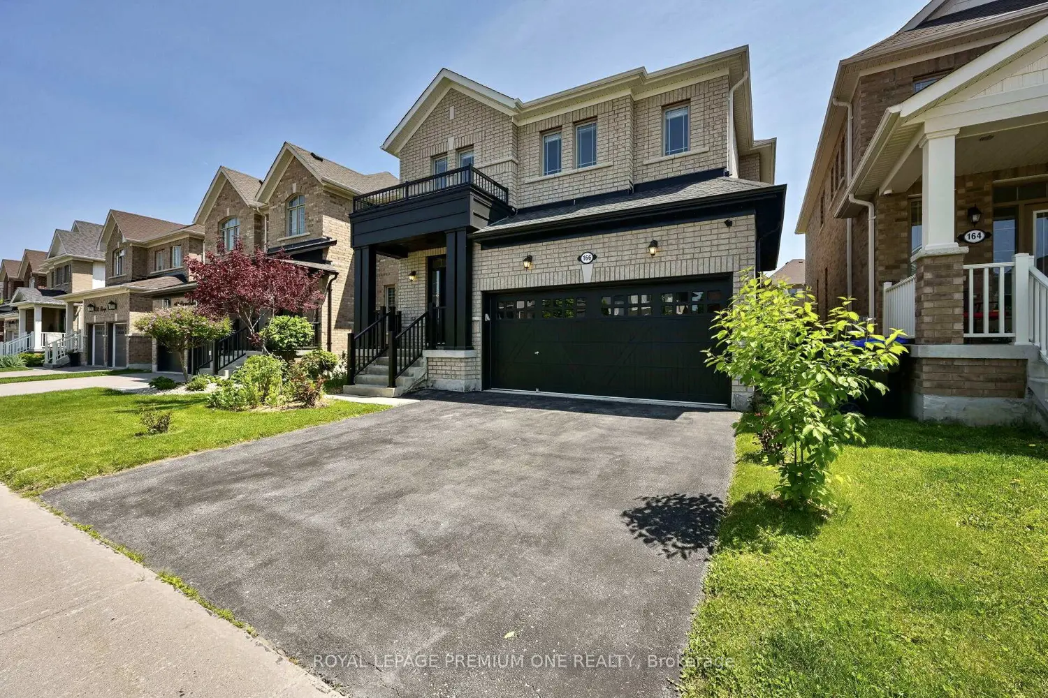 166 Sharpe Crescent photo 3