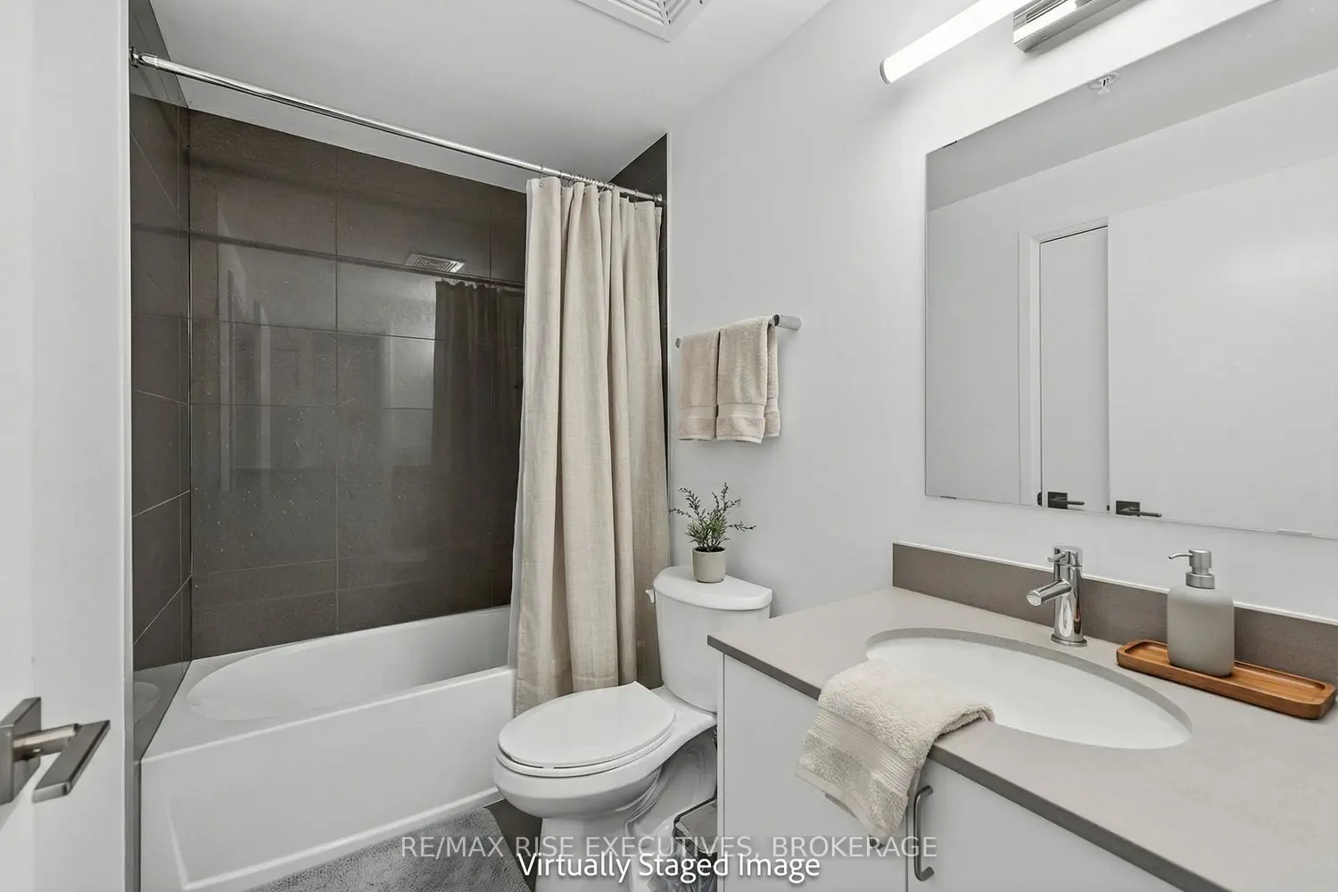 Additional image 5 of 223 Princess Street 813