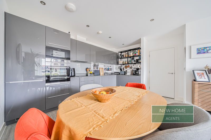 3 bed flat for saleKnightly Avenue, Cambridge CB2 photo 5