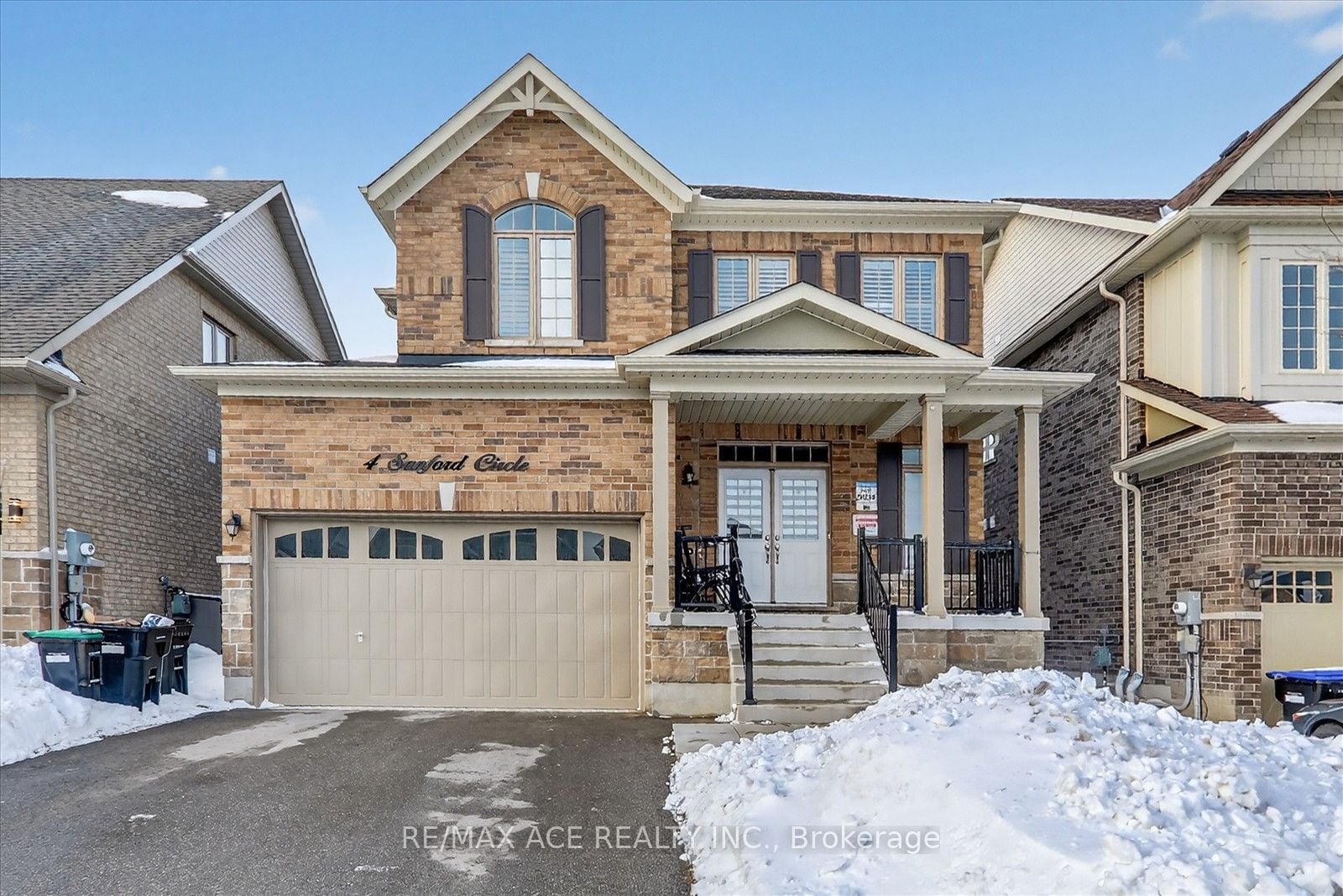 4 Sanford Circle, Springwater, ON, L9X 2A8