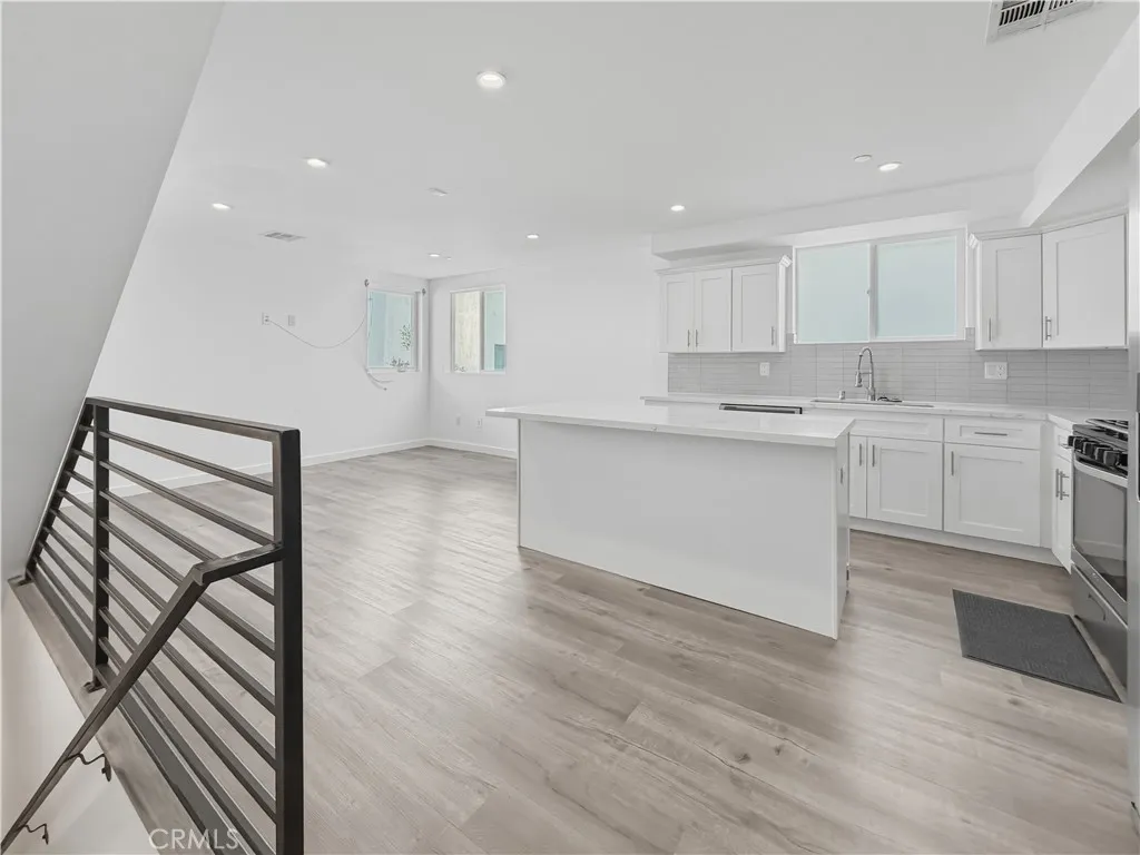 Additional image 11 of 10918 Hesby Street, North Hollywood, CA 91601