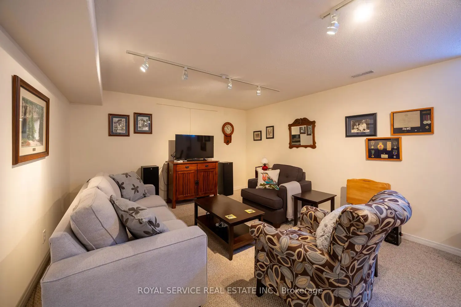 Additional image 17 of 877 Wentworth Street 6