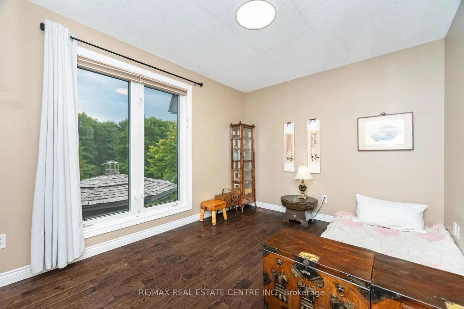 Additional image 15 of 29 Jessica Lane