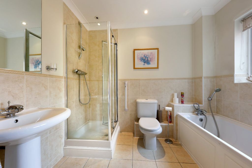 Additional image 7 of 2 bed flat for saleGrove Road, Beaconsfield, Buckinghamshire HP9