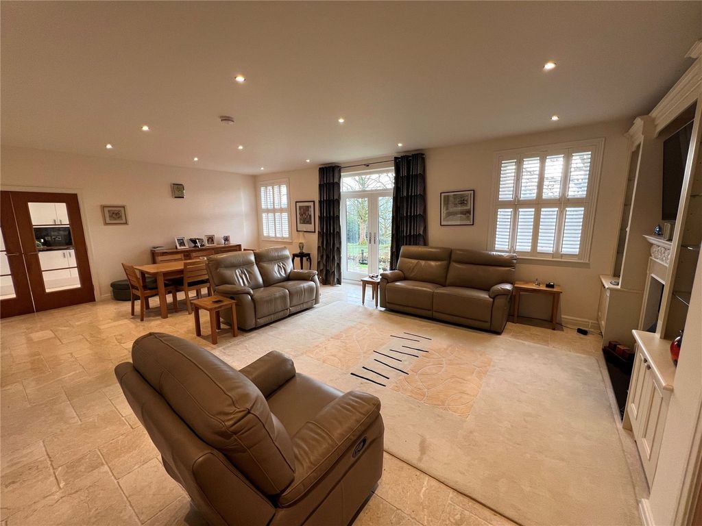 2 bed flat for saleWhaley Lane, Whaley Bridge, High Peak, Derbyshire SK23 photo 3