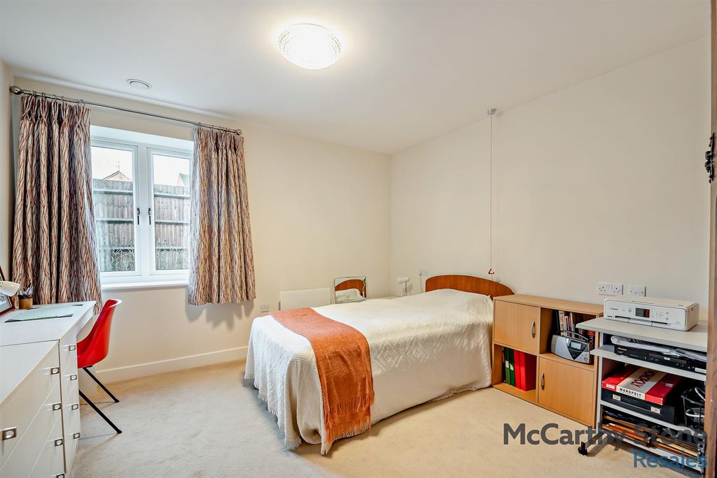 Additional image 24 of 2 bed flat for saleThe Moors, Thatcham RG19