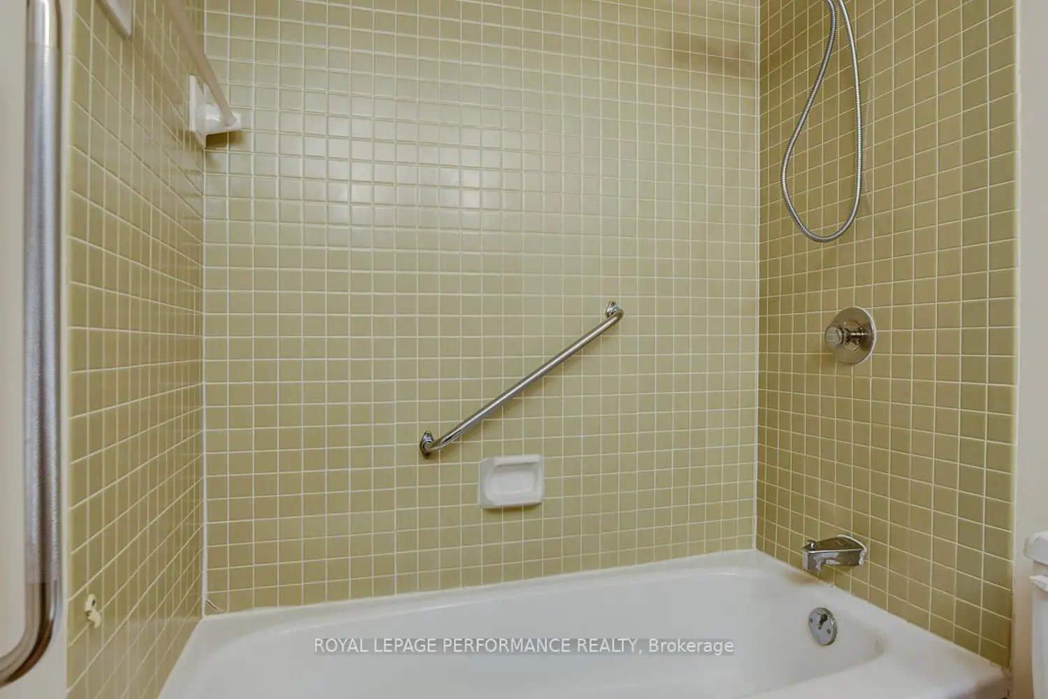 Additional image 11 of 415 Greenview Avenue 404