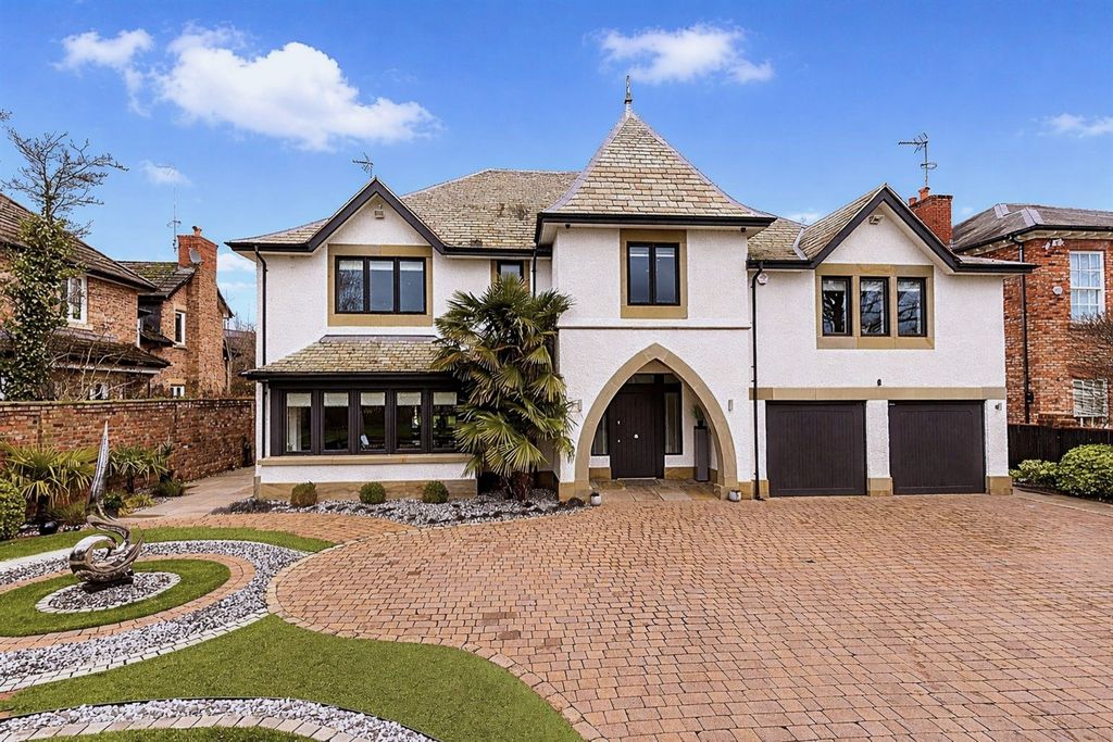 4 bed detached house for saleTheobald Road, Bowdon, Altrincham WA14