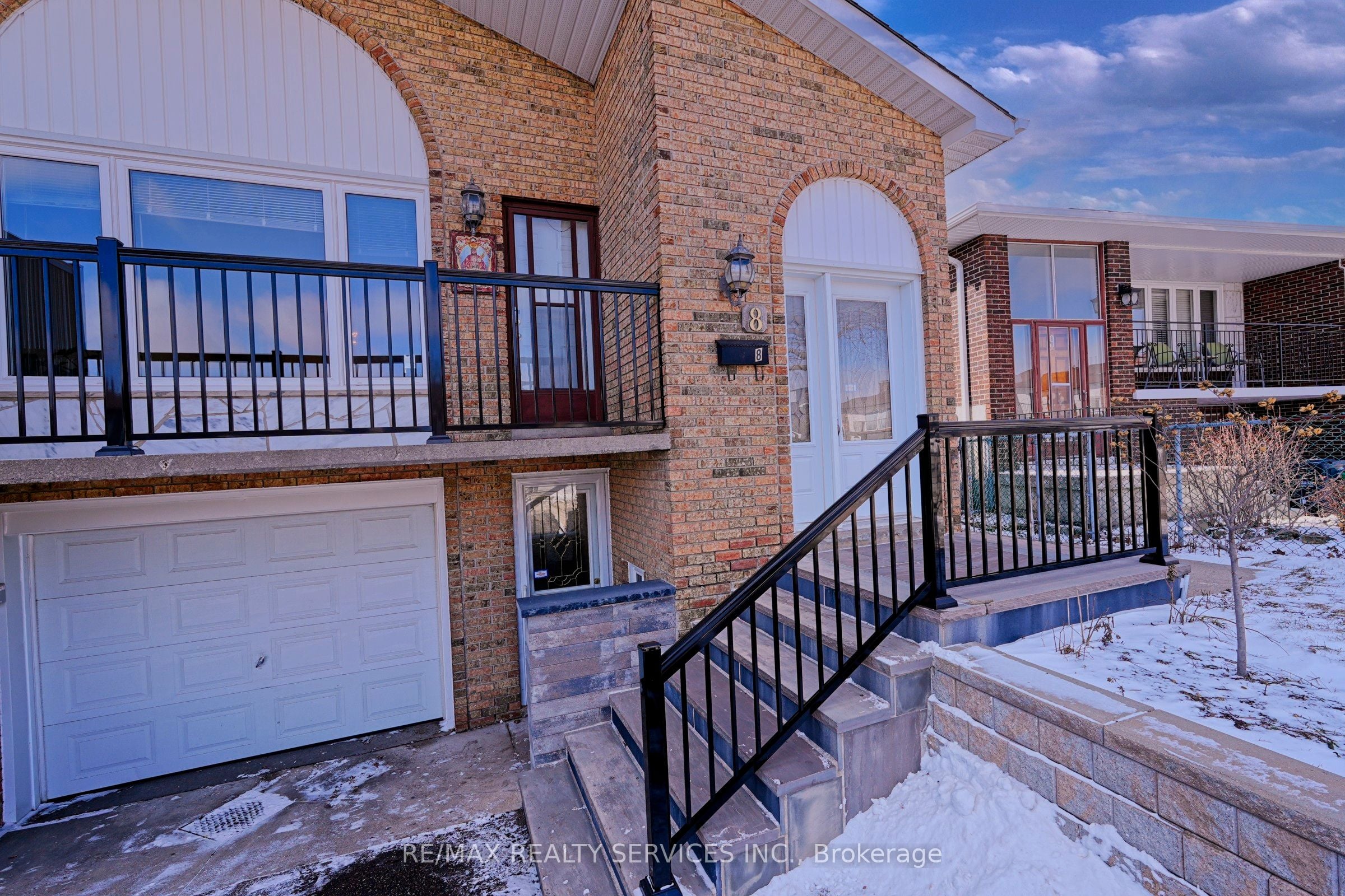 Additional image 4 of 8 Cheryl Court, Brampton, ON, L6V 3C2