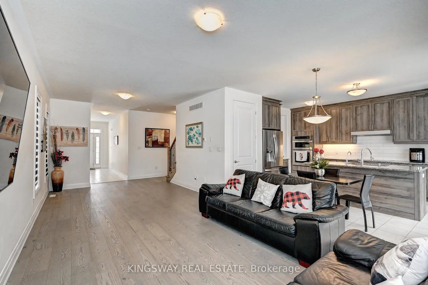 Additional image 2 of 520 Nathalie Crescent