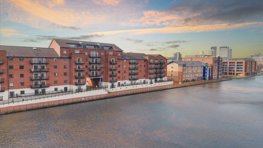 2 bed flat for saleHenke Court, Cardiff Bay CF10