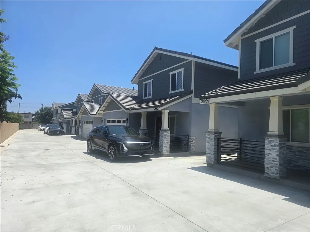 22001 Claretta Ave, Hawaiian Gardens, CA 90716