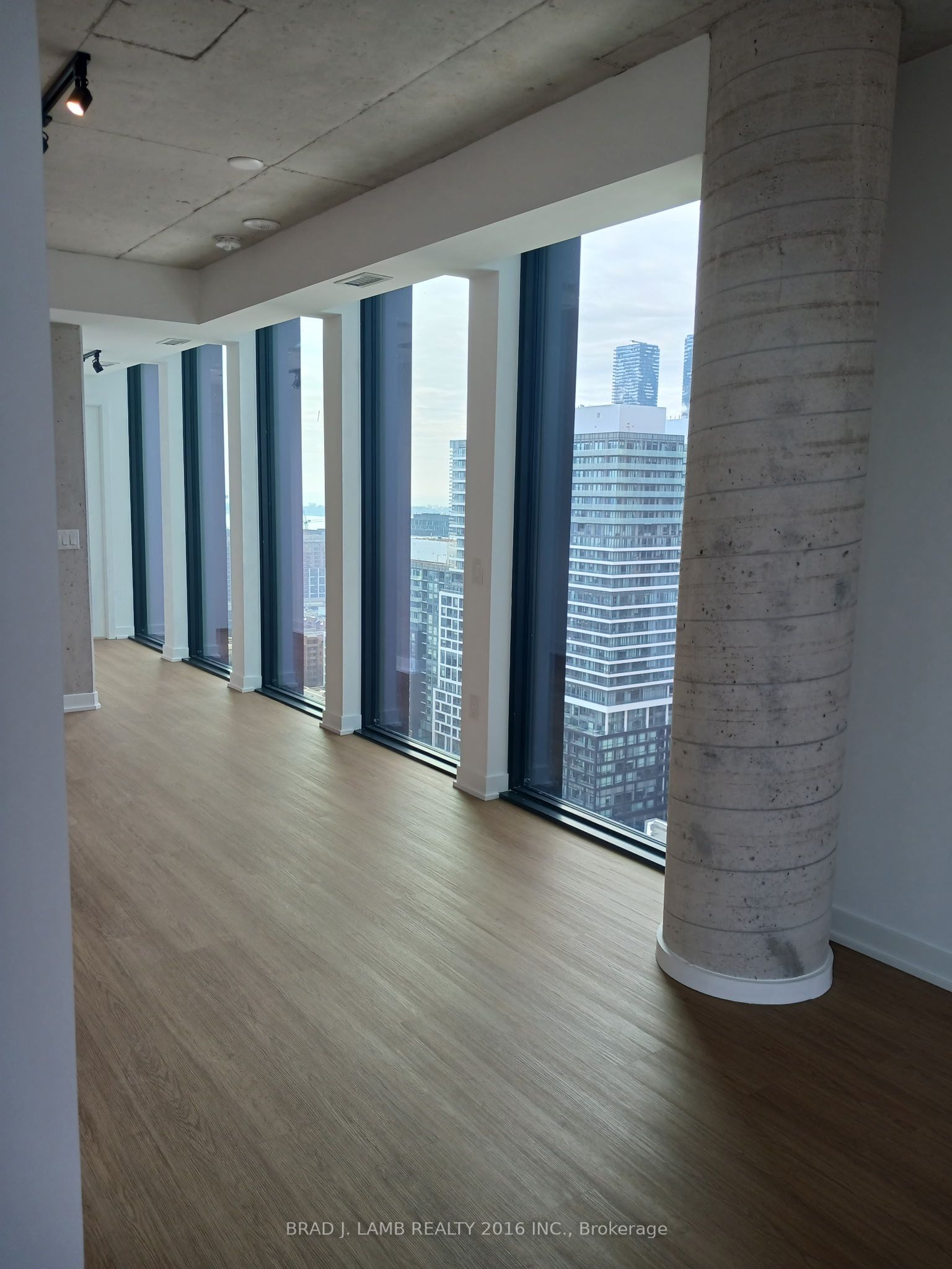 Additional image 4 of 2605-284 King Street, Toronto, ON, M5A 1K4