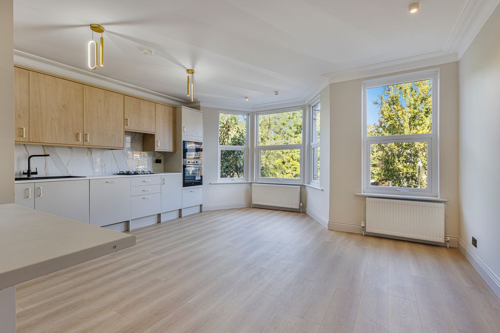 4 bed maisonette for saleMountfield Road, Finchley Central N3
