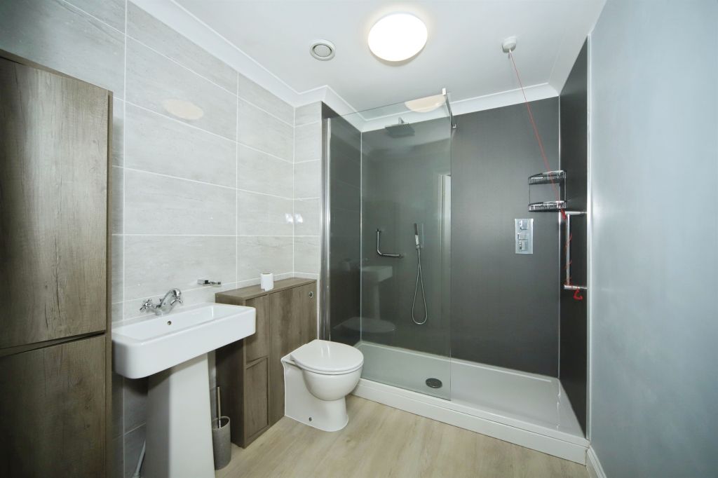 Additional image 4 of 2 bed flat for saleCoal Orchard, Taunton TA1
