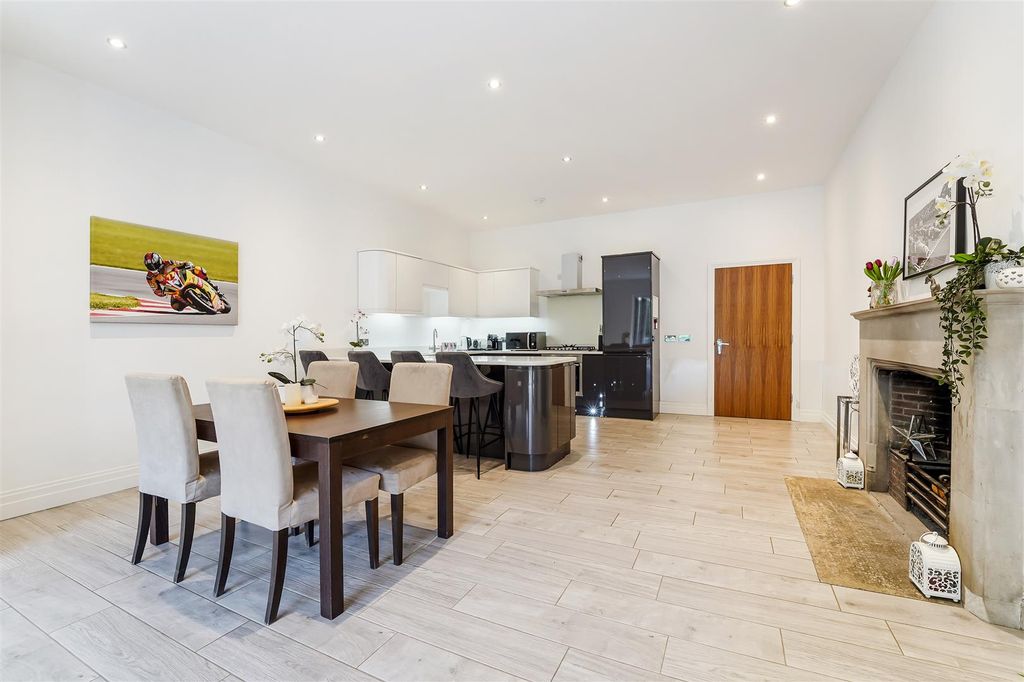 Additional image 6 of 3 bed flat for saleWoodland Way, Kingswood KT20