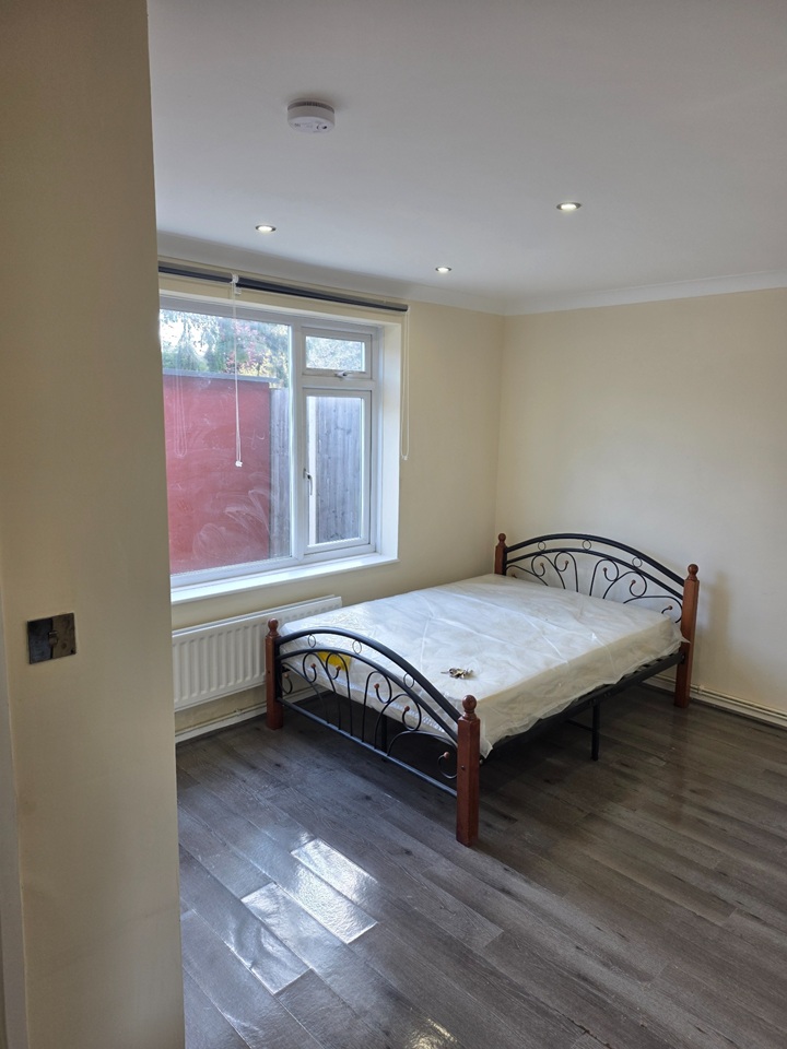 Additional image 4 of Room in a Shared House, Neville Close, SE15, N1 7GU