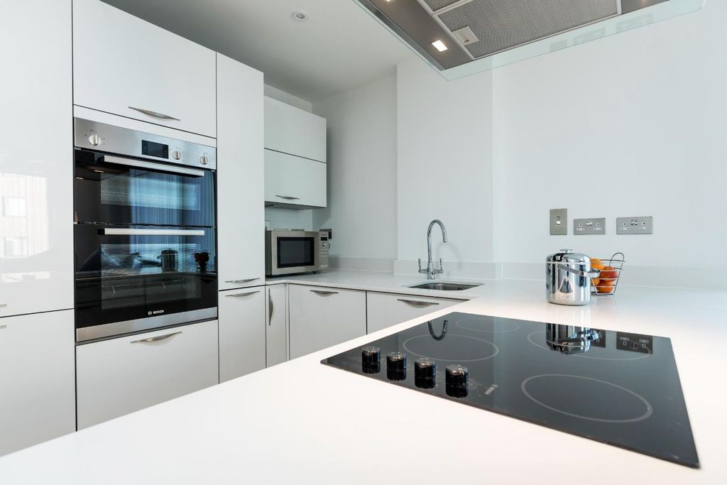 Additional image 2 of 2 bed flat for sale1 Maritime Walk, Ocean Village SO14