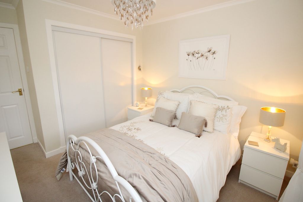 Additional image 13 of 2 bed flat for saleMain Street, Renton G82