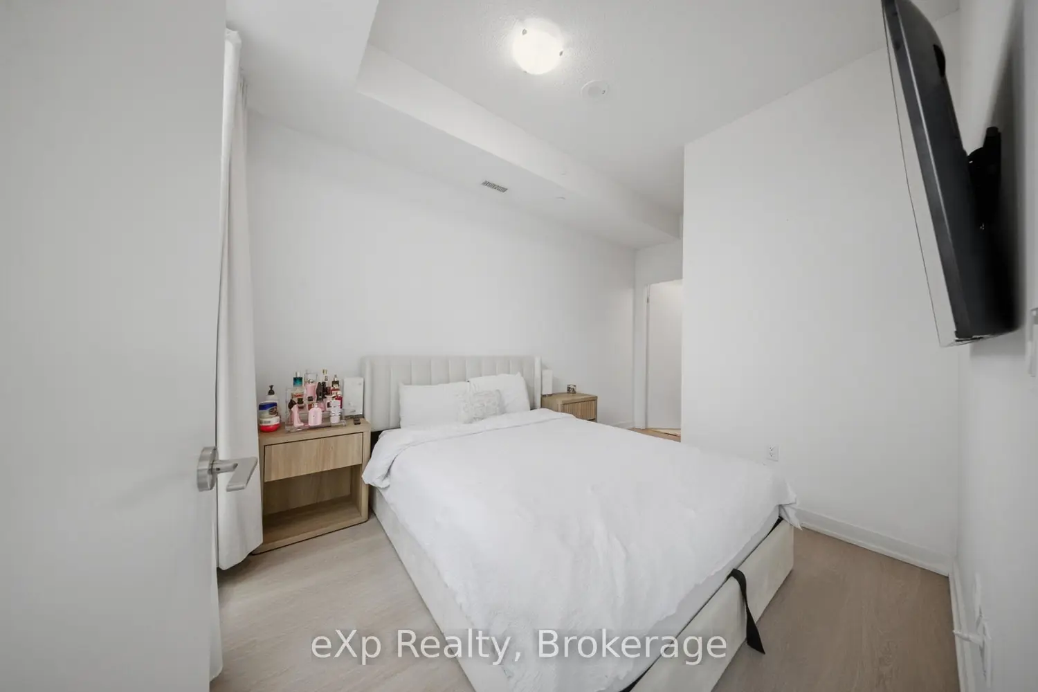 Additional image 10 of 859 The Queensway 209