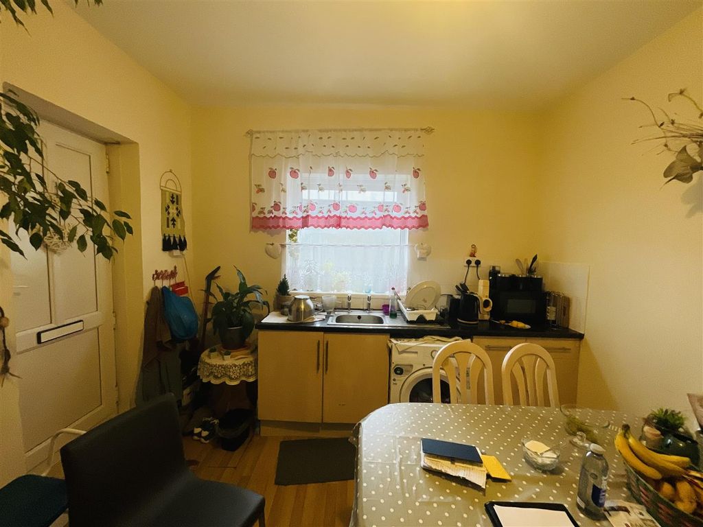 Additional image 13 of 3 bed flat for saleGilbert Road, Llanelli SA15