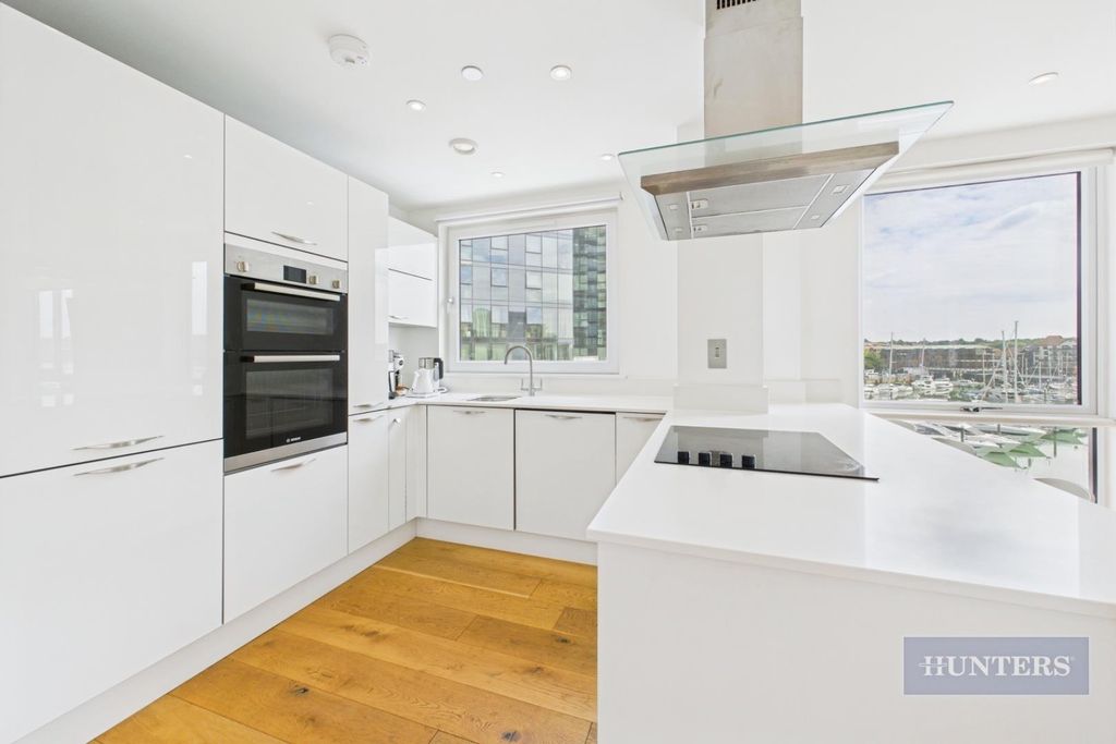 Additional image 4 of 2 bed flat for saleAlexandra Wharf, Ocean Village SO14
