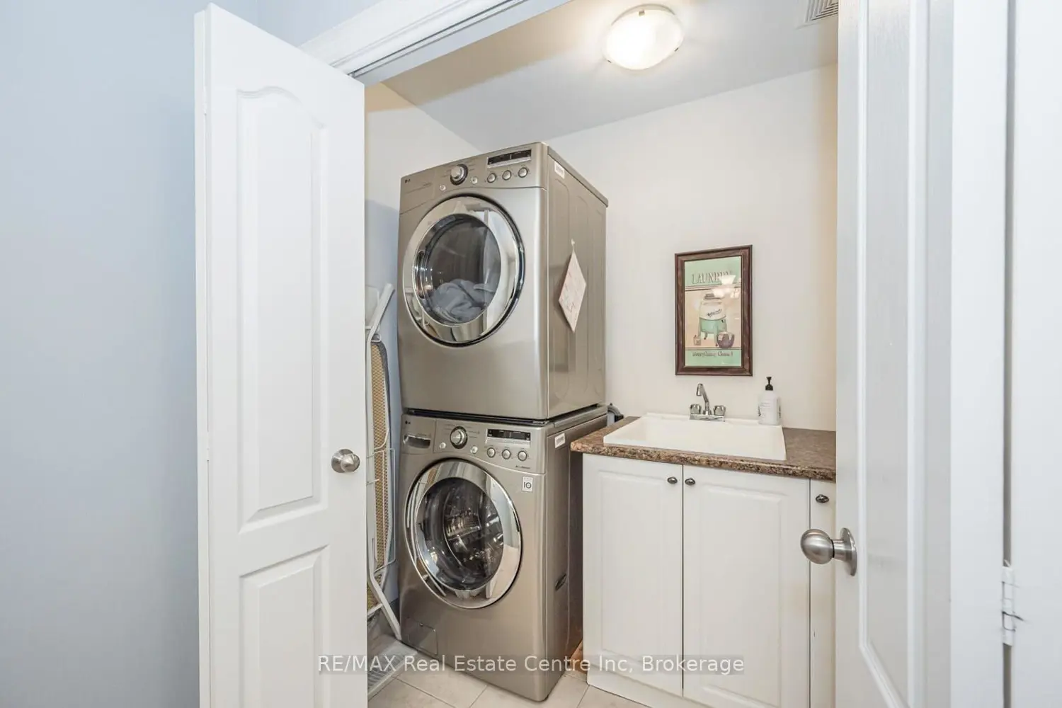 Additional image 12 of 1035 Victoria Road 60