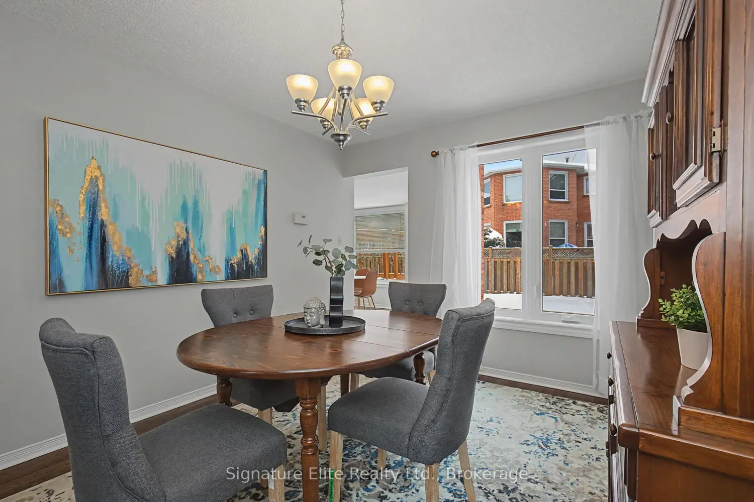 1022 Moorelands Crescent photo 3