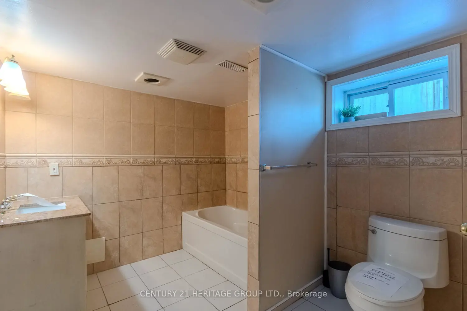 Additional image 16 of 2232 Queensway Drive