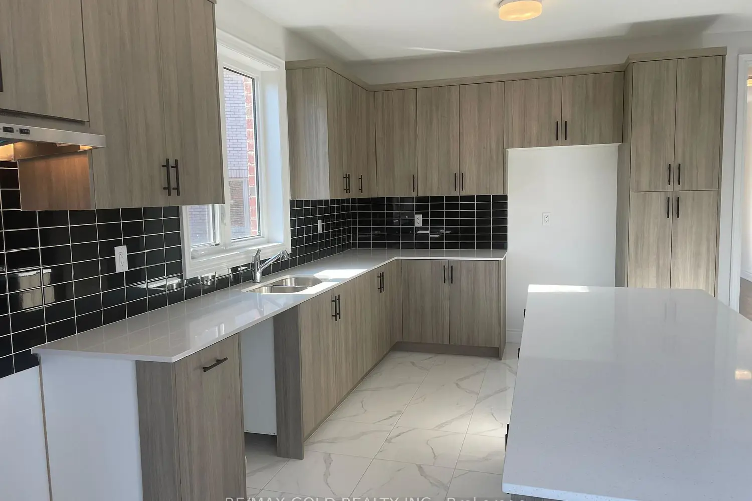 Additional image 20 of 31 Dolomite Drive