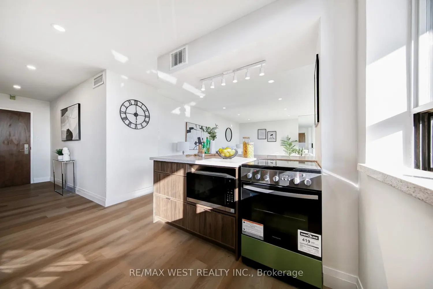 Additional image 8 of 914 Yonge Street 1202