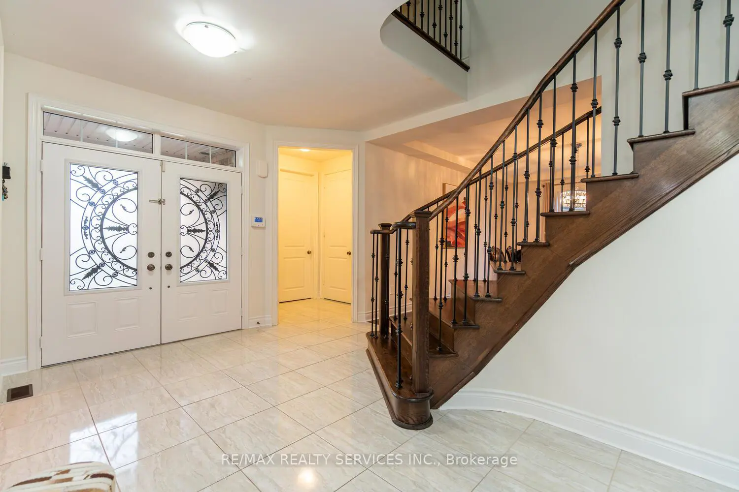 28 Stonegate Avenue photo 3