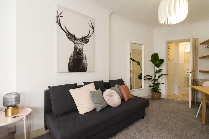 Studio Flat, Holland Park Gardens, W14, N1 7GU