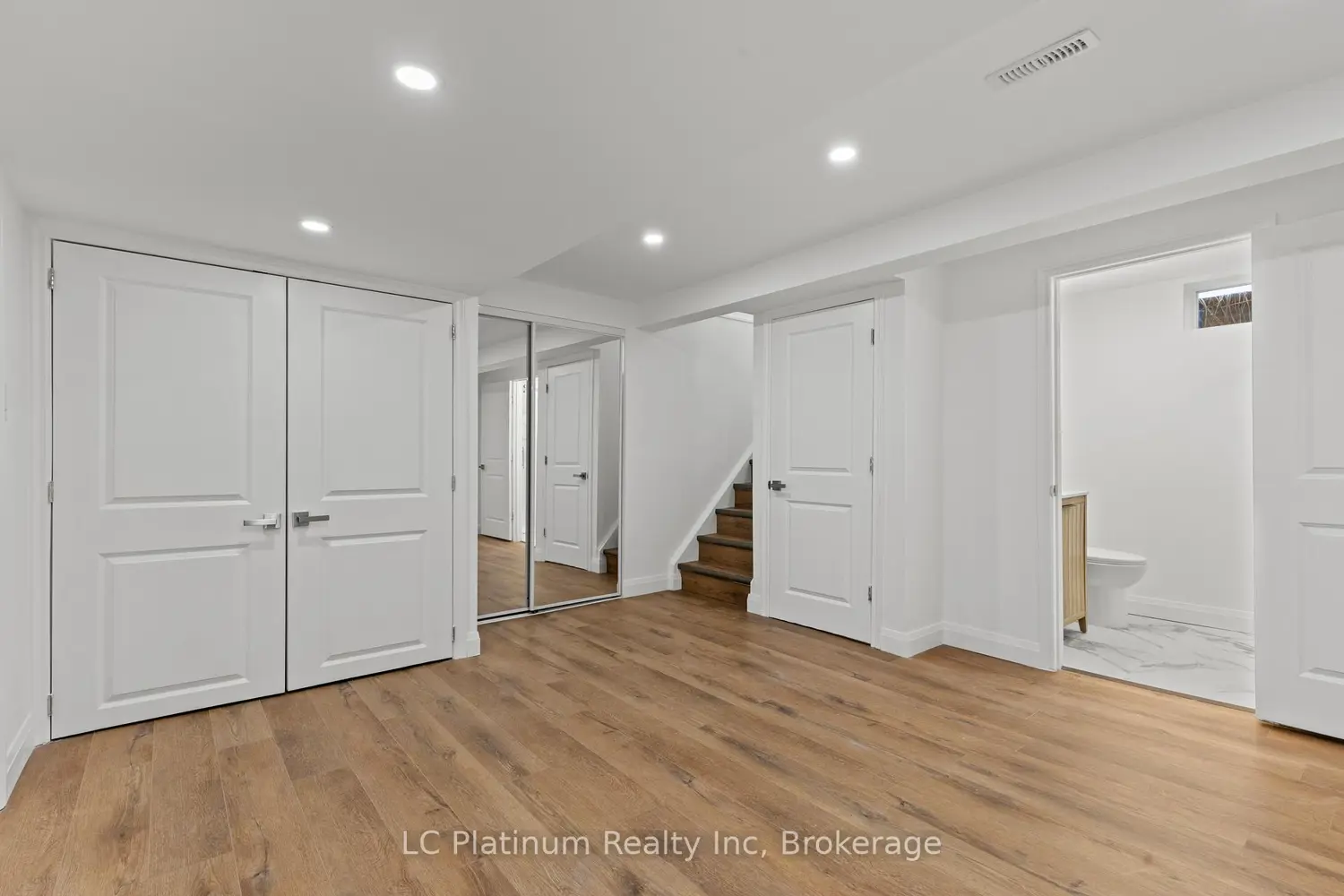 Additional image 19 of 302 Vine Street 29