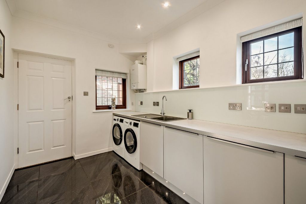 Additional image 5 of 5 bed detached house for saleTydehams, Newbury, Berkshire RG14